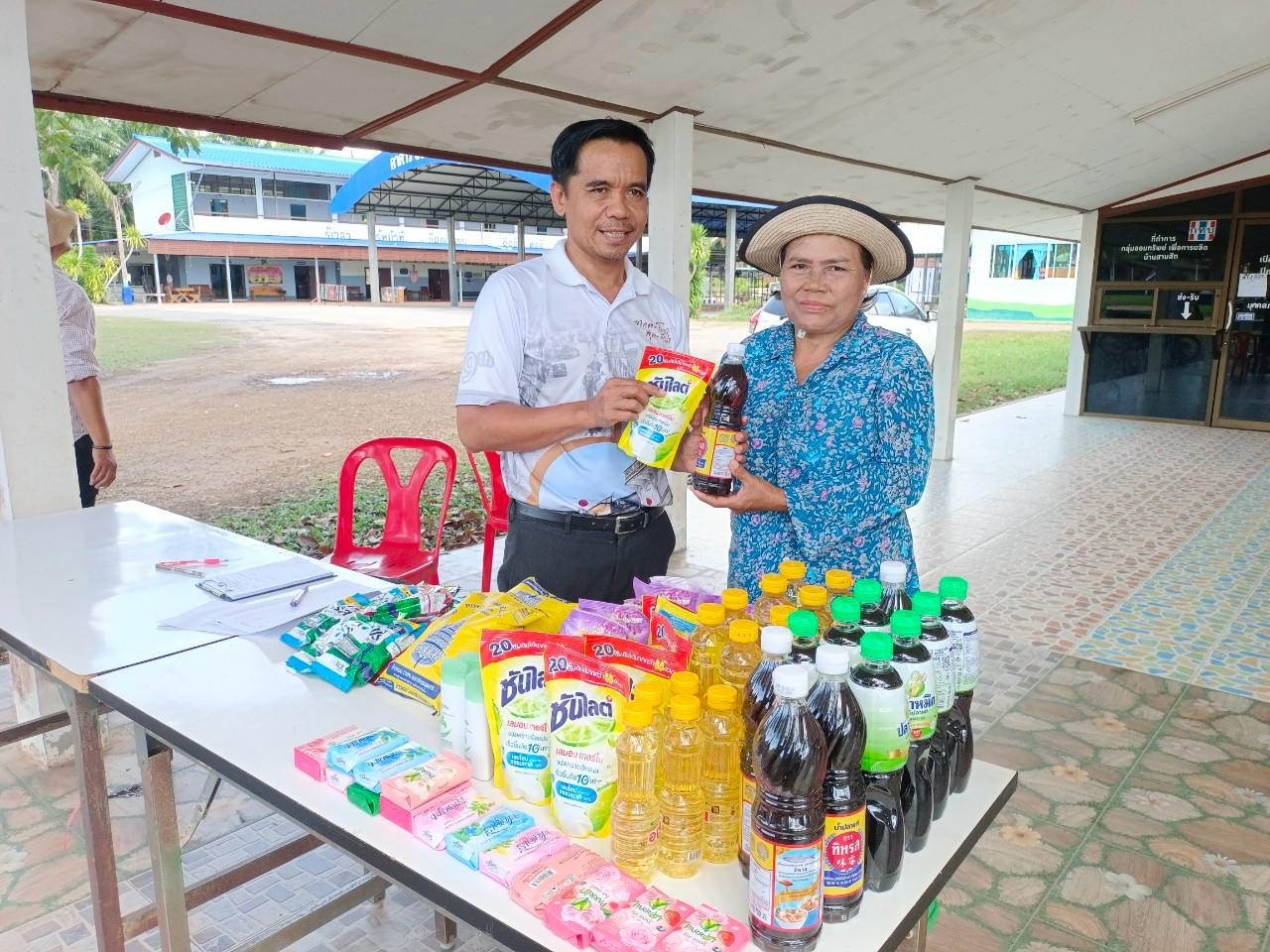 เทศบาลตำบลเวียง ดำเนินกิจกรรมขยะแลกของใช้ในครัวเรือน  เพื่อให้ประชาชนร่วมกันการคัดแยกขยะ เพื่อส่งผลต่อสุขอนามัยที่ดีในครัวเรือนและเป็นการนำขยะมาทำให้เกิดประโยชน์ ระหว่างวันที่ 18 - 21 มีนาคม 2568 ภายใต้โครงการส่งเสริมการมีส่วนร่วมของชุมชนในการคัดแยกขยะที่ต้นทางและการจัดการของเสียอันตรายชุมชน ประจำปีงบประมาณ พ.ศ.2568