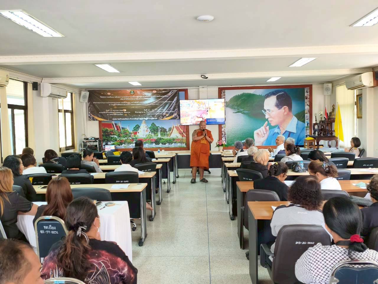 วันที่ 19 มกราคม 2569 เวลา 13.30 -16.30 น.
นายสุธน  บุญทอง นายกเทศมนตรีตำบลเวียง เป็นประธานในพิธีเปิดโครงการพัฒนาศักยภาพพนักงานและกลุ่มผู้ร่วมพัฒนาเทศบาลตำบลเวียงประจำปีงบประมาณ พ.ศ.2569