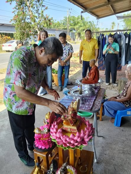 🥰“สืบสานวัฒนธรรมไทย ใส่ใจผู้สูงวัย สร้างสายใยชุมชนให้ยั่งยืน”😊
วันที่ 13 เมษายน 2569  
เทศบาลตำบลเวียง  นำโดยนายสุธน บุญทอง  นายกเทศมนตรีตำบลเวียง และคณะ จัดทีมลงพื้นที่รดน้ำขอพรผู้สูงอายุในชุมชน เนื่องในวันสงกรานต์ ประจำปี 2569 สะท้อนถึงความกตัญญู ความเคารพและความผูกพันในชุมชน
💦“ยิ้มรับปีใหม่ไทย ให้ใจสดชื่นตลอดปี”💦